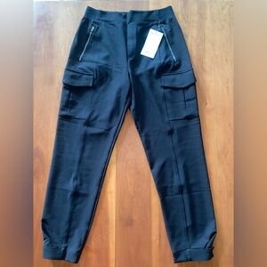 Athleta Women’s Endless Cargo Pant 
Size 8
1 Black 
Never Worn
Tag On